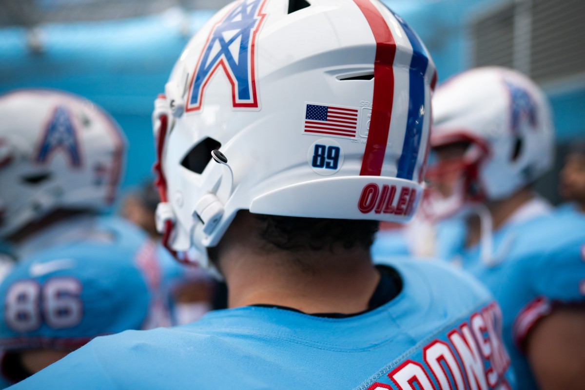 Tennessee Titans offensive tackle Peter Skoronski (77) wears a sticker on his helmet honoring Frank Wycheck. (USA TODAY Sports) 